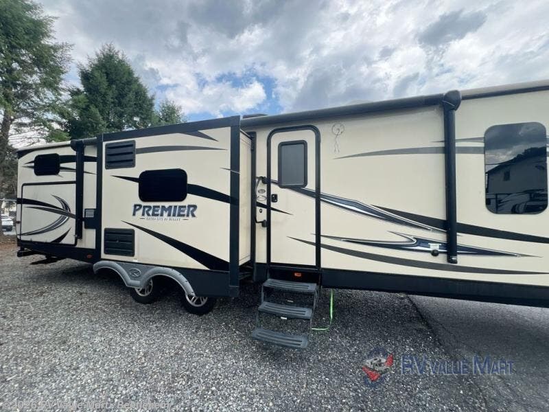 Used 2017 Keystone Premier Ultra Lite 34BHPR available in Bath, Pennsylvania