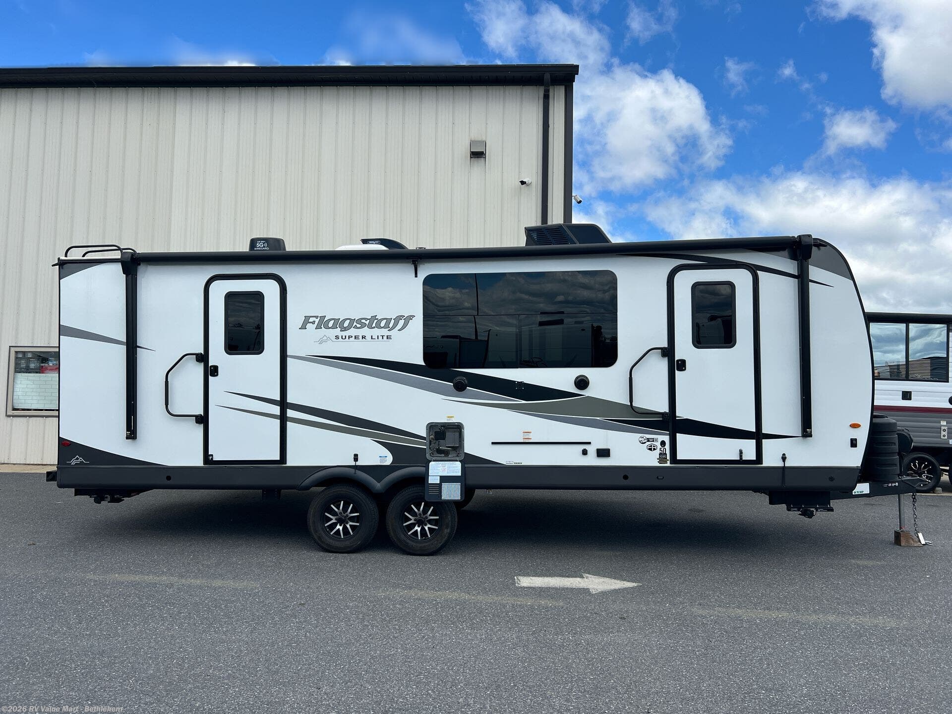 2025 Forest River Flagstaff Super Lite 26SFK - Used Travel Trailer For Sale by RV Value Mart - Bethlehem in Bath, Pennsylvania