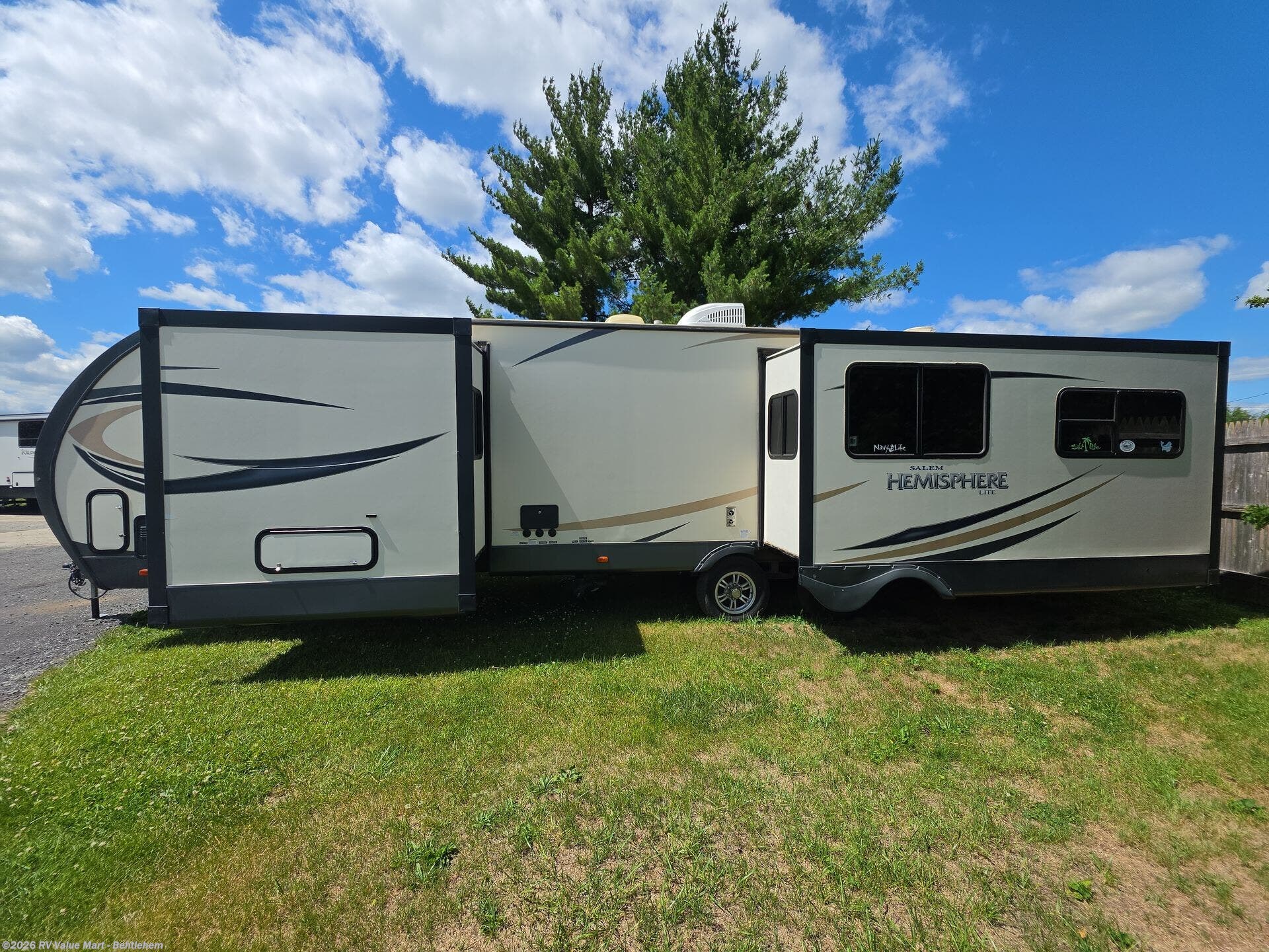 2017 Salem Hemisphere Lite 326RL by Forest River from RV Value Mart - Behtlehem in Bath, Pennsylvania