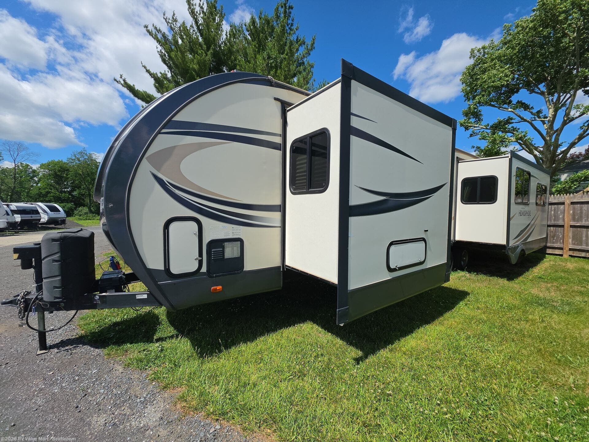 2017 Forest River Salem Hemisphere Lite 326RL - Used Travel Trailer For Sale by RV Value Mart - Behtlehem in Bath, Pennsylvania