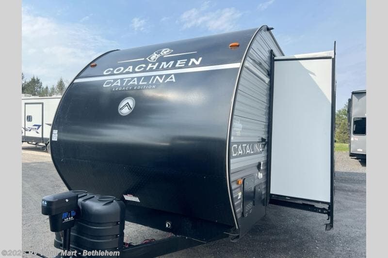 2026 Coachmen Catalina Legacy Edition 313RLTSLE - New Travel Trailer For Sale by RV Value Mart - Bethlehem in Bath, Pennsylvania