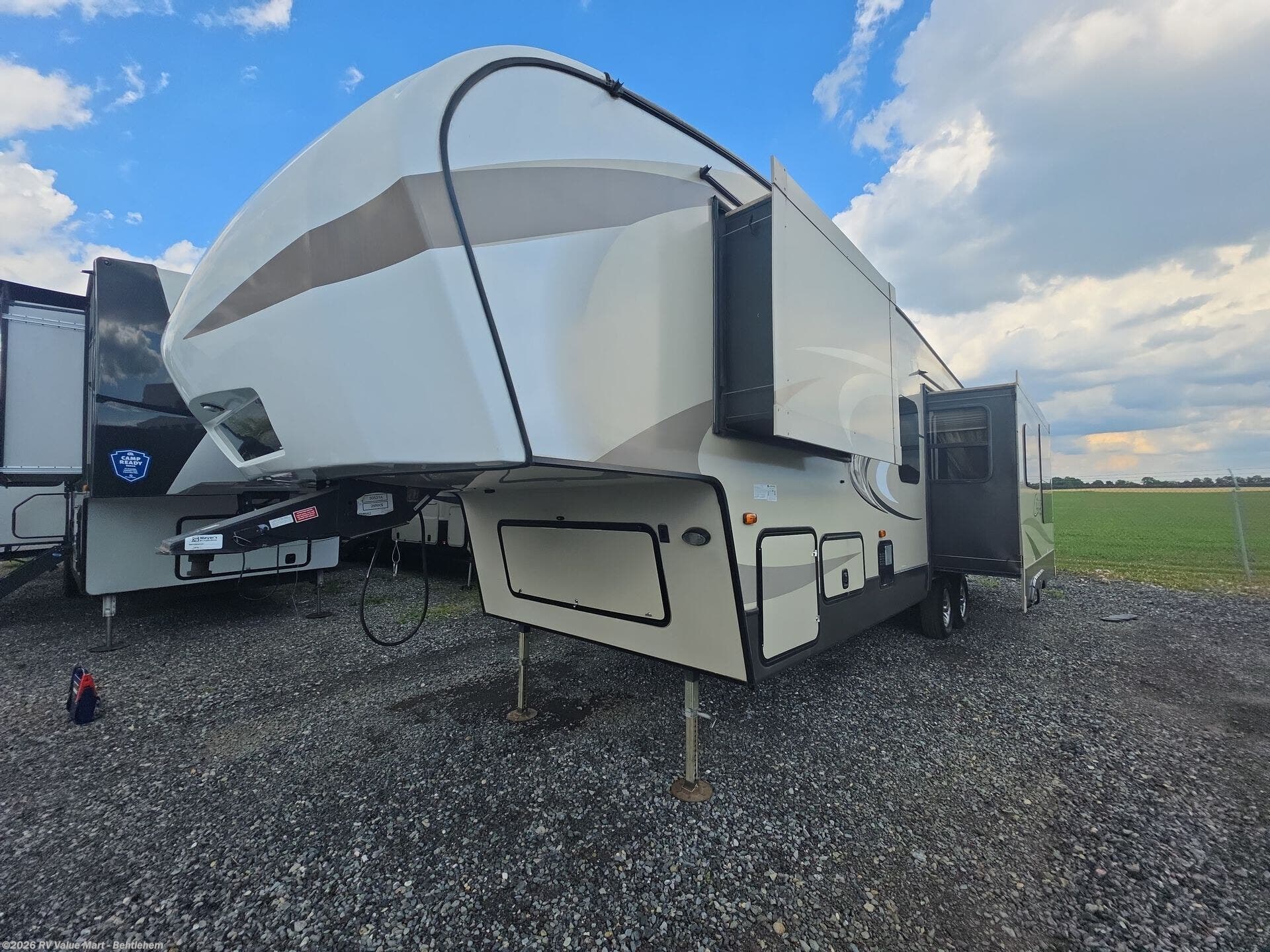 2017 Keystone Cougar X-Lite 28RKS - Used Fifth Wheel For Sale by RV Value Mart - Behtlehem in Bath, Pennsylvania