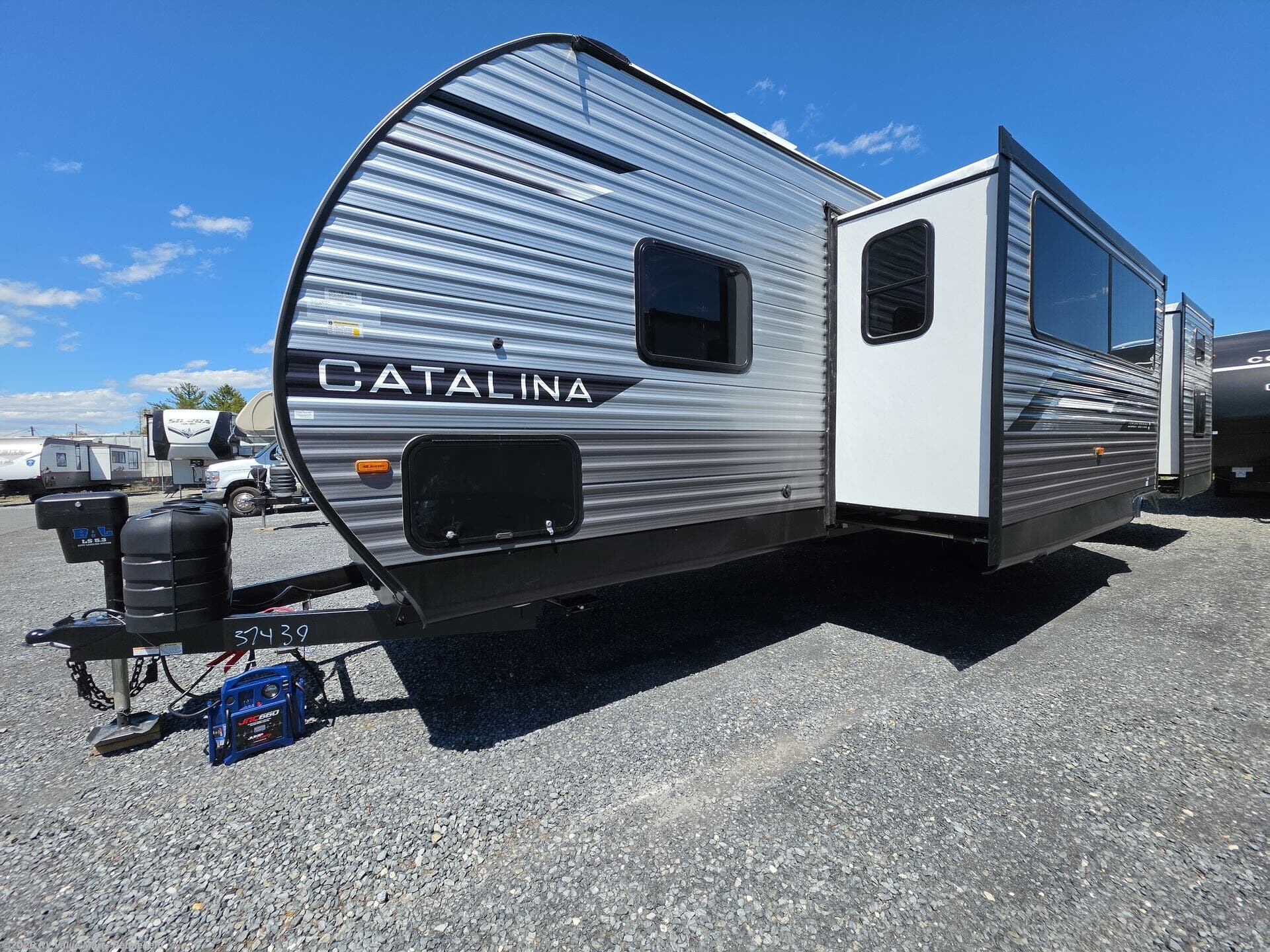 2026 Coachmen Catalina Legacy Edition 323BHDS - New Travel Trailer For Sale by RV Value Mart - Bethlehem in Bath, Pennsylvania