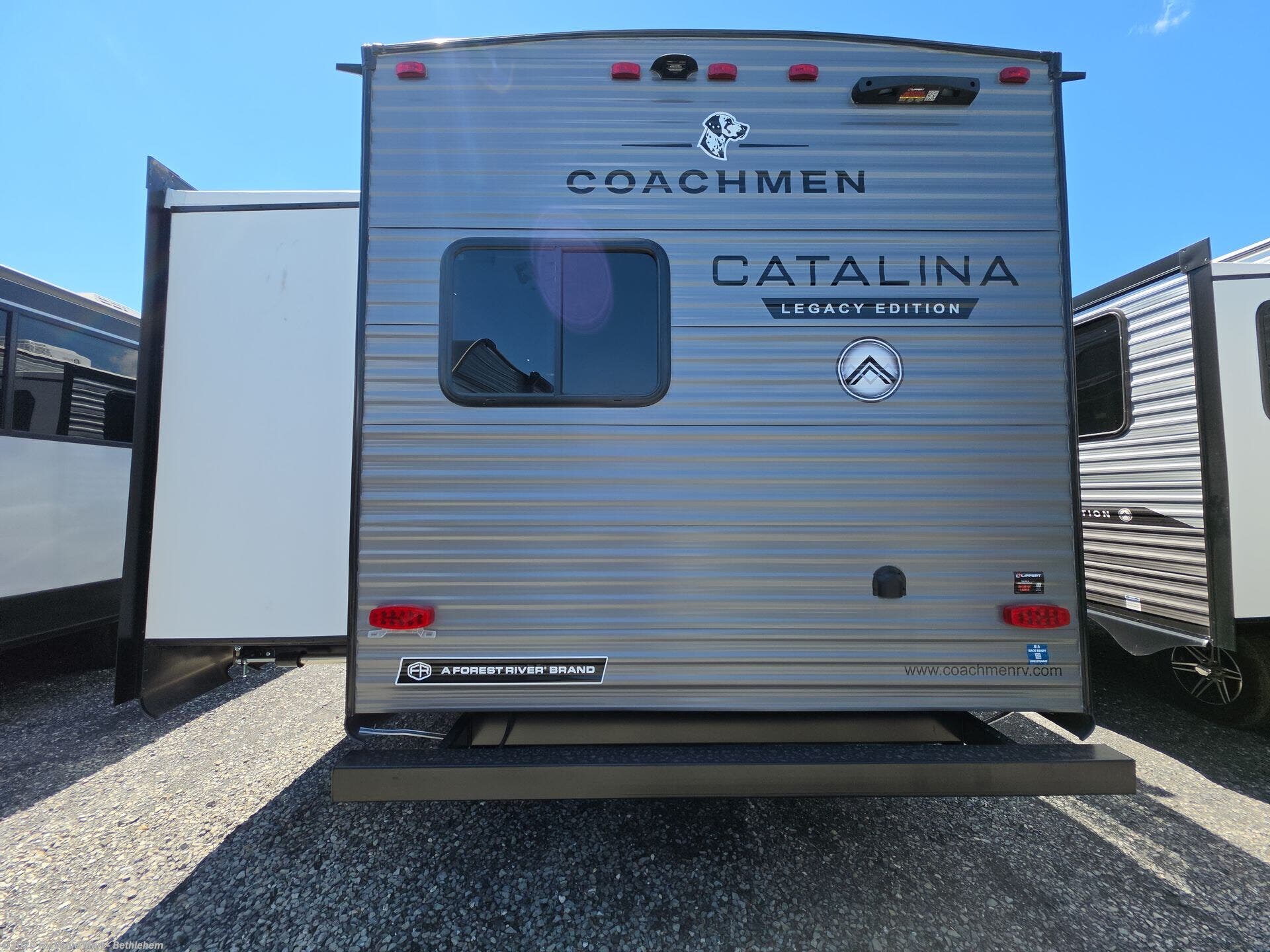 New 2026 Coachmen Catalina Legacy Edition 323BHDS available in Bath, Pennsylvania