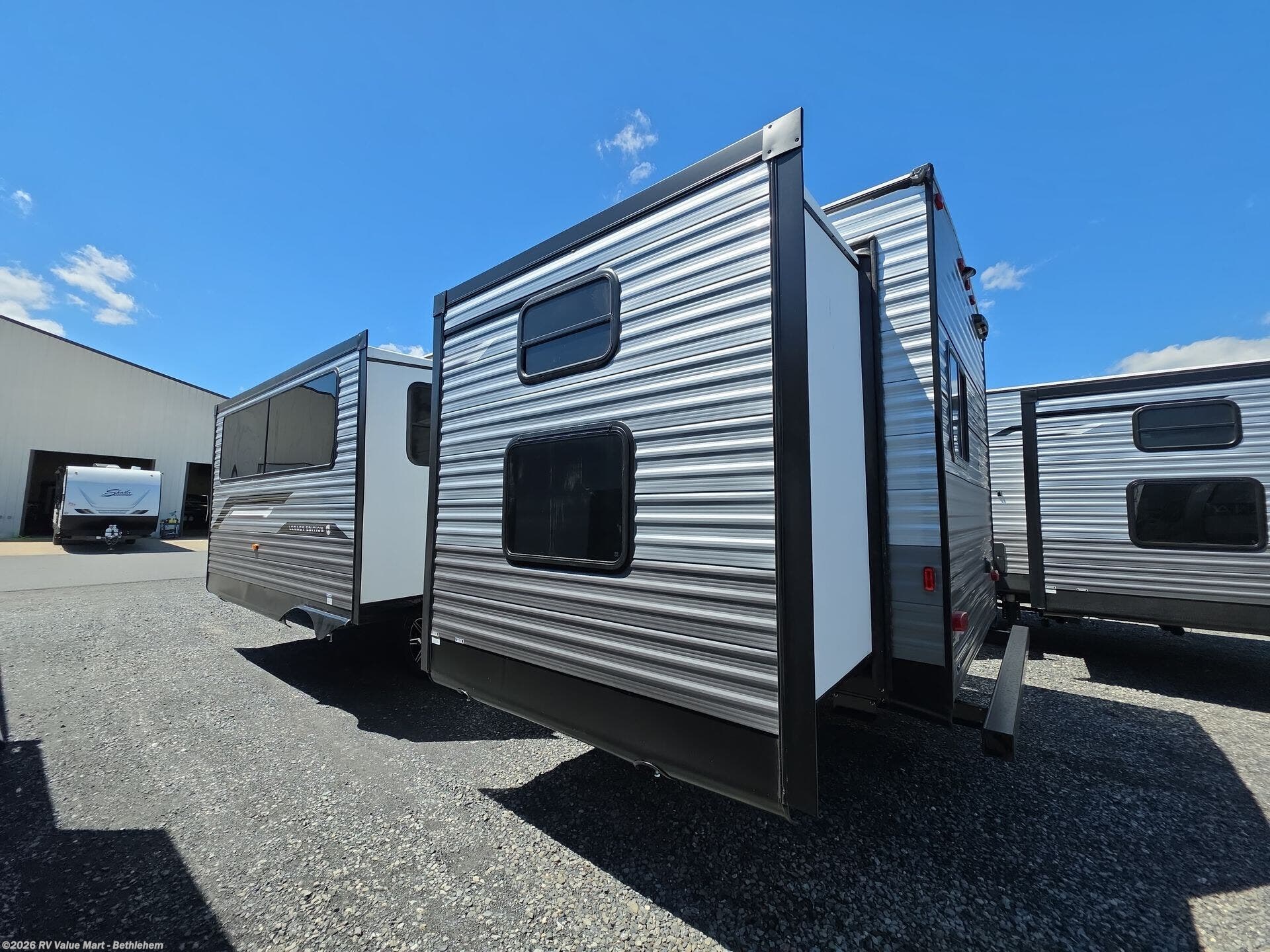2026 Catalina Legacy Edition 323BHDS by Coachmen from RV Value Mart - Bethlehem in Bath, Pennsylvania