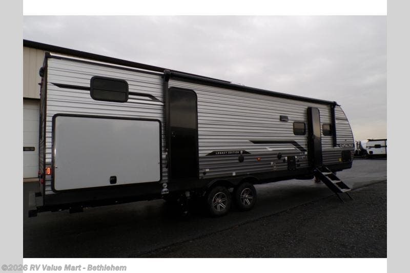 2026 Catalina Legacy Edition 323BHDSCKLE by Coachmen from RV Value Mart - Bethlehem in Bath, Pennsylvania