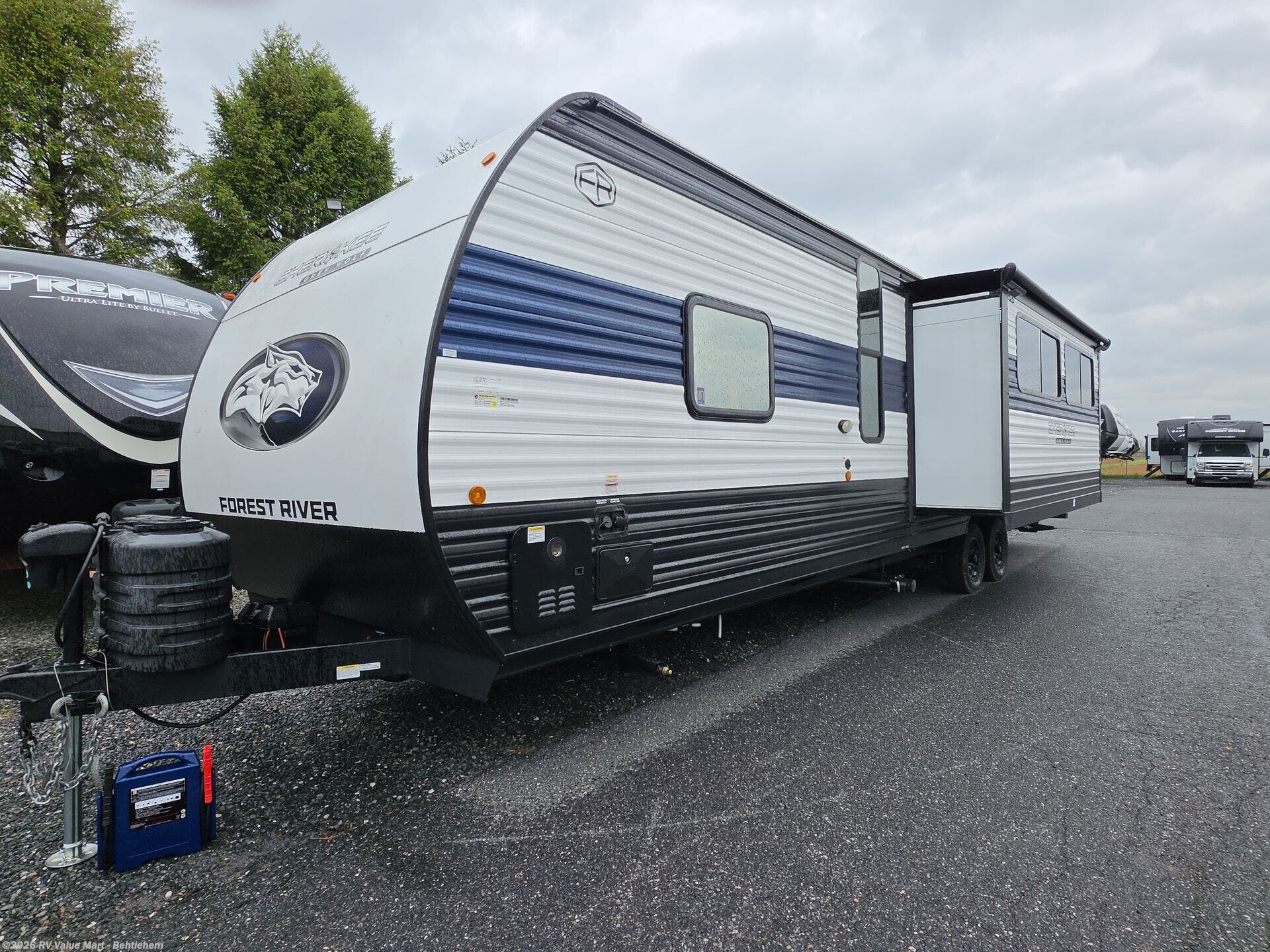 2025 Forest River Cherokee Grey Wolf 29QB - Used Travel Trailer For Sale by RV Value Mart - Behtlehem in Bath, Pennsylvania