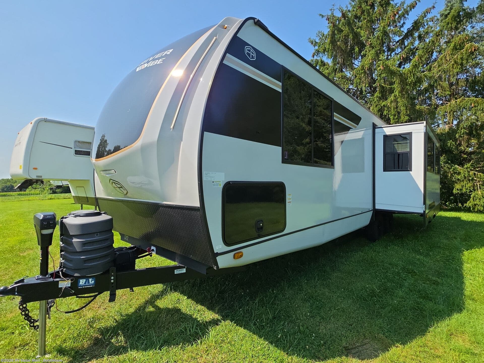 2025 Forest River Vibe 2600RK - Used Travel Trailer For Sale by RV Value Mart - Behtlehem in Bath, Pennsylvania