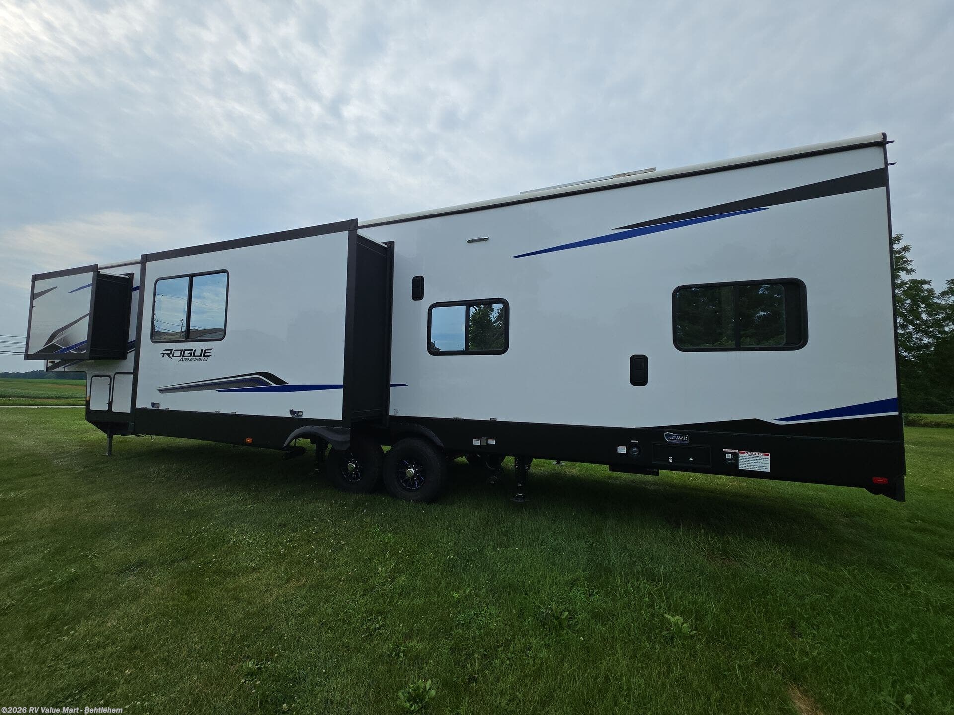 2026 Forest River Vengeance Rogue Armored 4015 - New Fifth Wheel For Sale by RV Value Mart - Behtlehem in Bath, Pennsylvania