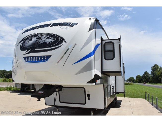 2020 Forest River Cherokee Arctic Wolf 3550 SUITE RV for Sale in Eureka