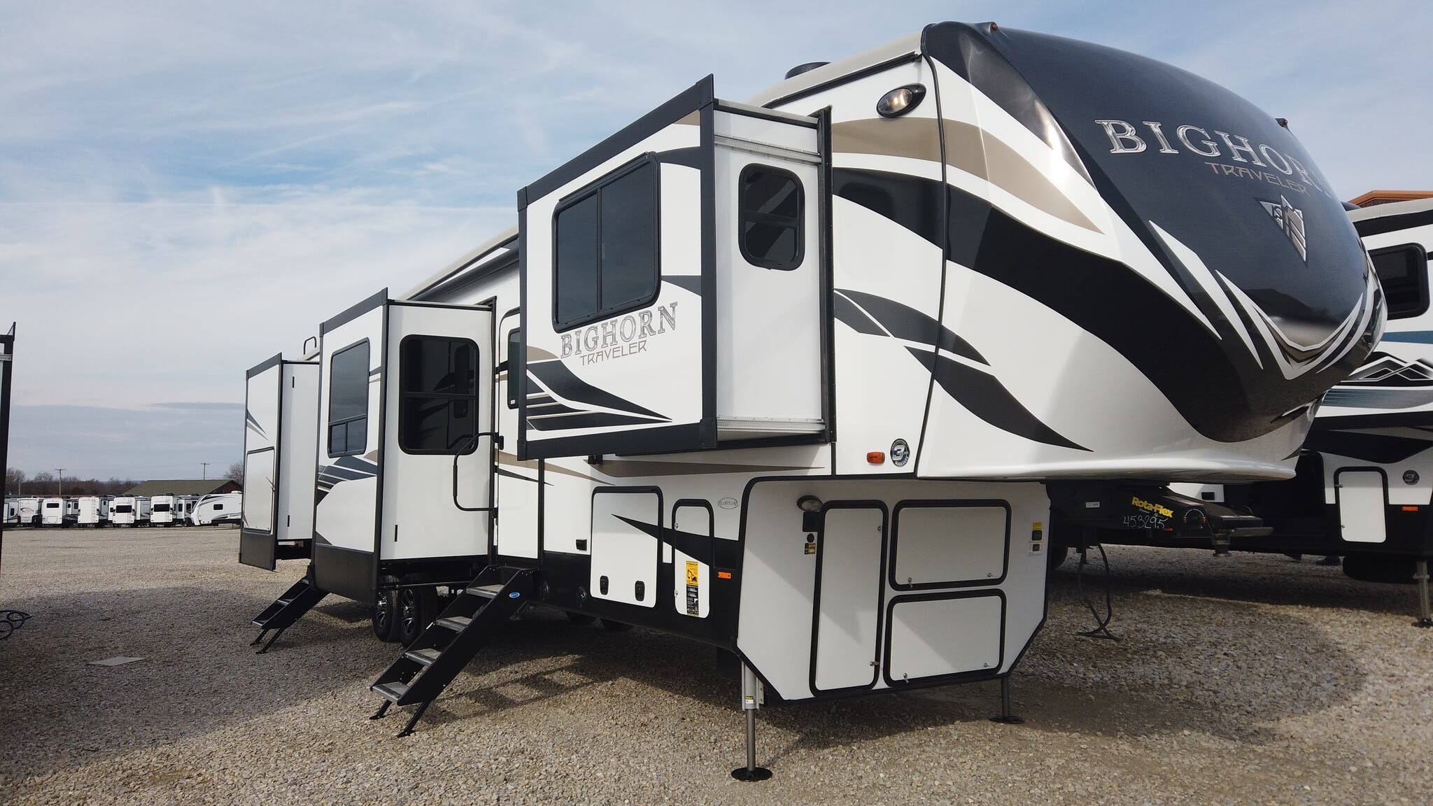 2021 Heartland Bighorn Traveler 38FL RV for Sale in Salem