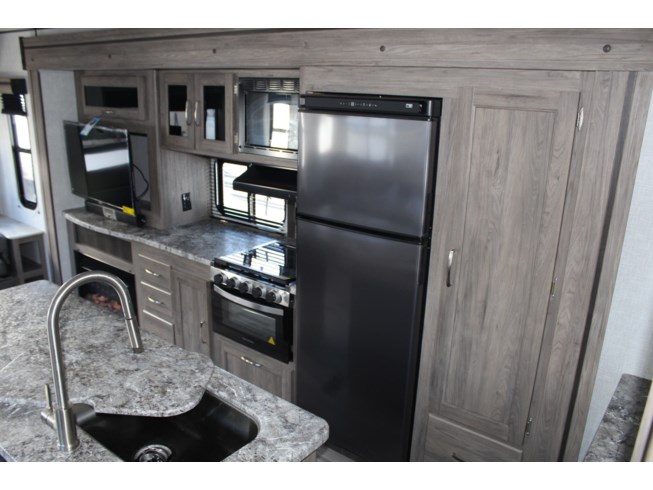 2022 CrossRoads Zinger 292RE - New Travel Trailer For Sale by ASHLEY OUTDOORS LLC - AL in Salem, Alabama features Fireplace, Battery Charger, CD Player, Awning, Stove