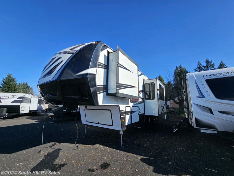 Used 2018 Dutchmen Voltage V3305 available in Yelm, Washington