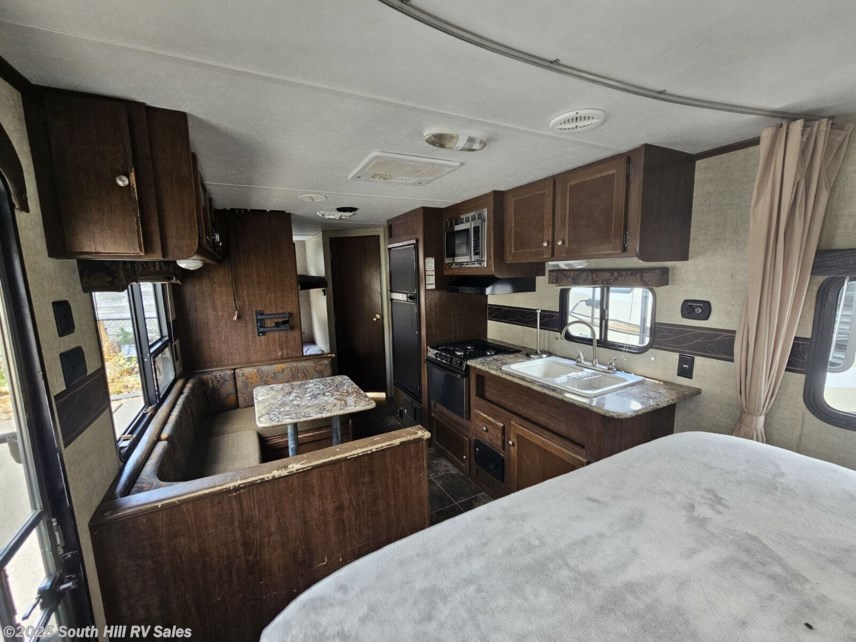 Used 2015 Keystone Hideout 24BHWE available in Puyallup, Washington