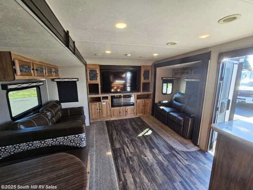 Used 2019 Coachmen Freedom Express 321FEDSLE available in Yelm, Washington
