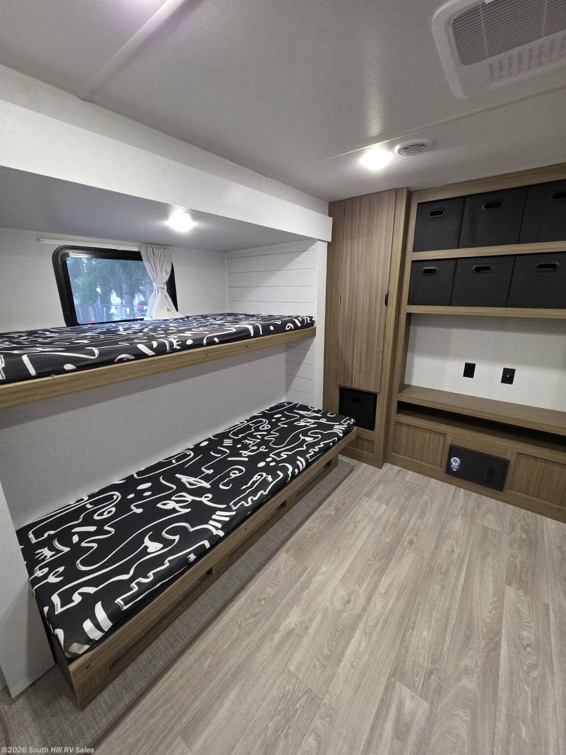 2026 Forest River Salem 31KQBTS - New Travel Trailer For Sale by South Hill RV Sales in Yelm, Washington features Furnace, Smoke Detector, Toilet, Medicine Cabinet, Awning