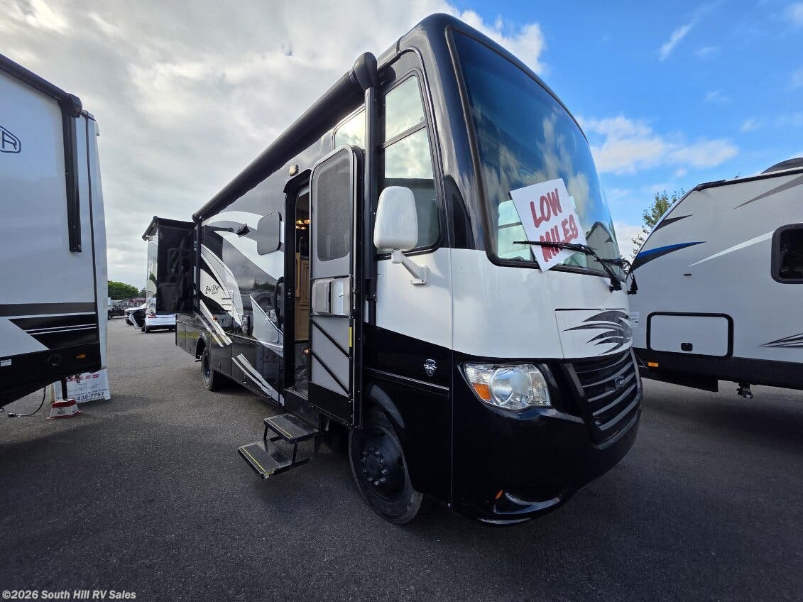 2017 Newmar Bay Star Sport 2903 - Used Class A For Sale by South Hill RV Sales in Yelm, Washington features Auxiliary Battery, Smoke Detector, Stove, Fire Extinguisher, Leveling Jacks