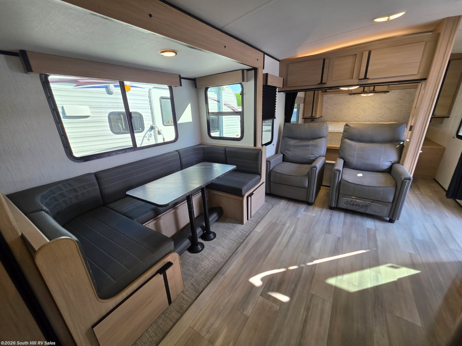 2021 Cruiser RV Radiance 26KB - Used Travel Trailer For Sale by South Hill RV Sales in Yelm, Washington features Queen Bed, Auxiliary Battery, Non-Smoking Unit, Furnace, Converter