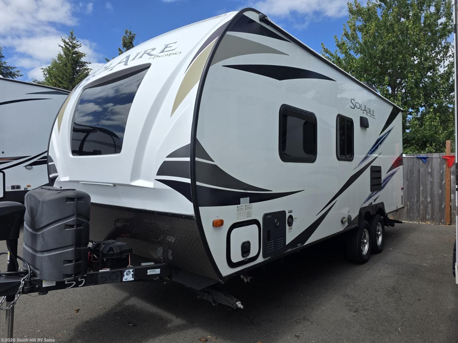 2021 Palomino Solaire 20 - Used Travel Trailer For Sale by South Hill RV Sales in Yelm, Washington features Skylight, Auxiliary Battery, TV, Stove Top Burner, Fire Extinguisher
