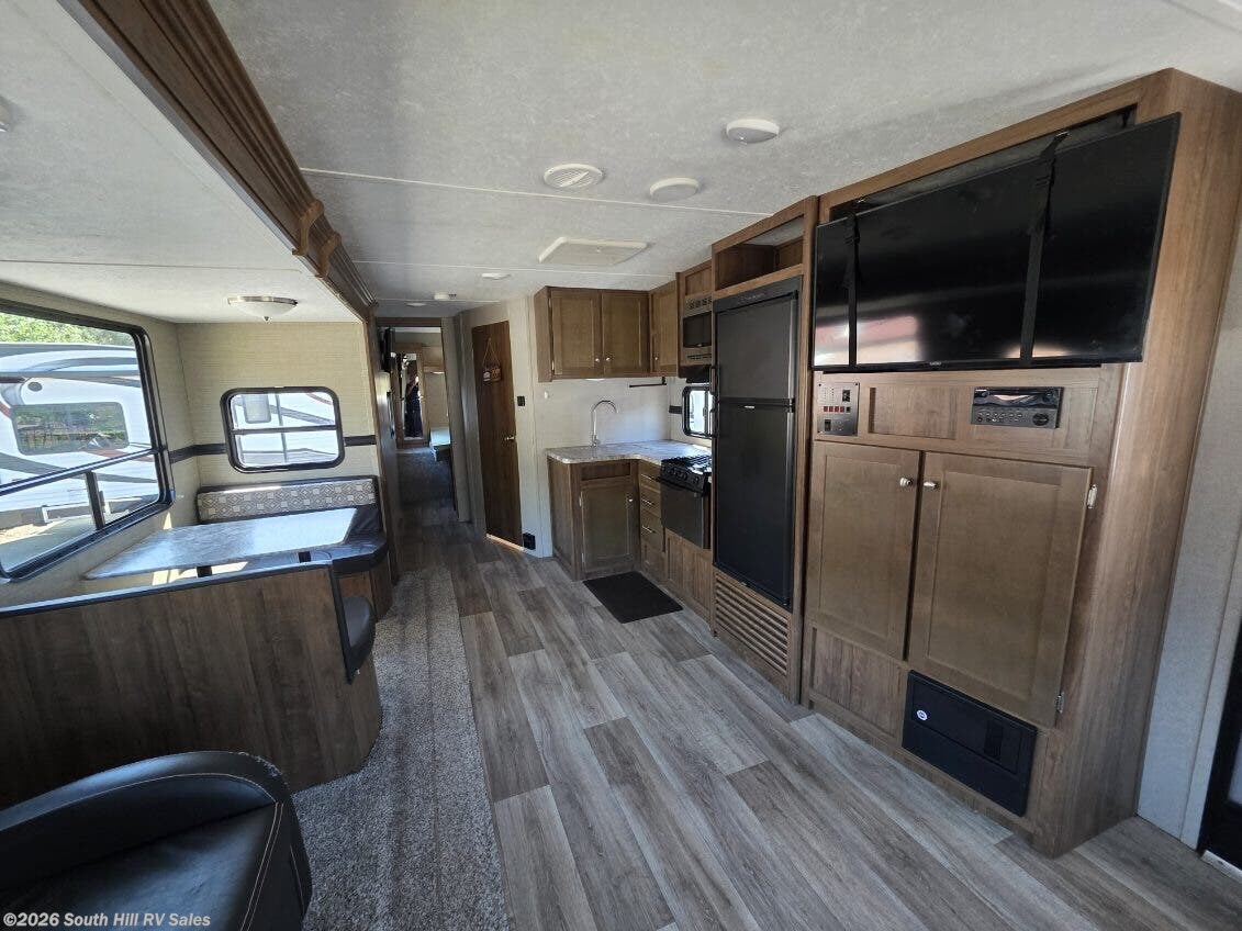 2019 Dutchmen Aspen Trail 2860RL - Used Travel Trailer For Sale by South Hill RV Sales in Yelm, Washington features Auxiliary Battery, LP Detector, CO Detector, Leveling Jacks, Self Contained