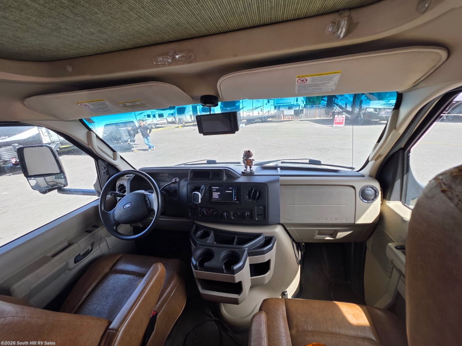 2013 Forest River Sunseeker 3010DS - Used Class C For Sale by South Hill RV Sales in Yelm, Washington features Screen Door, Oven, Furnace, Keyless Entry, Skylight