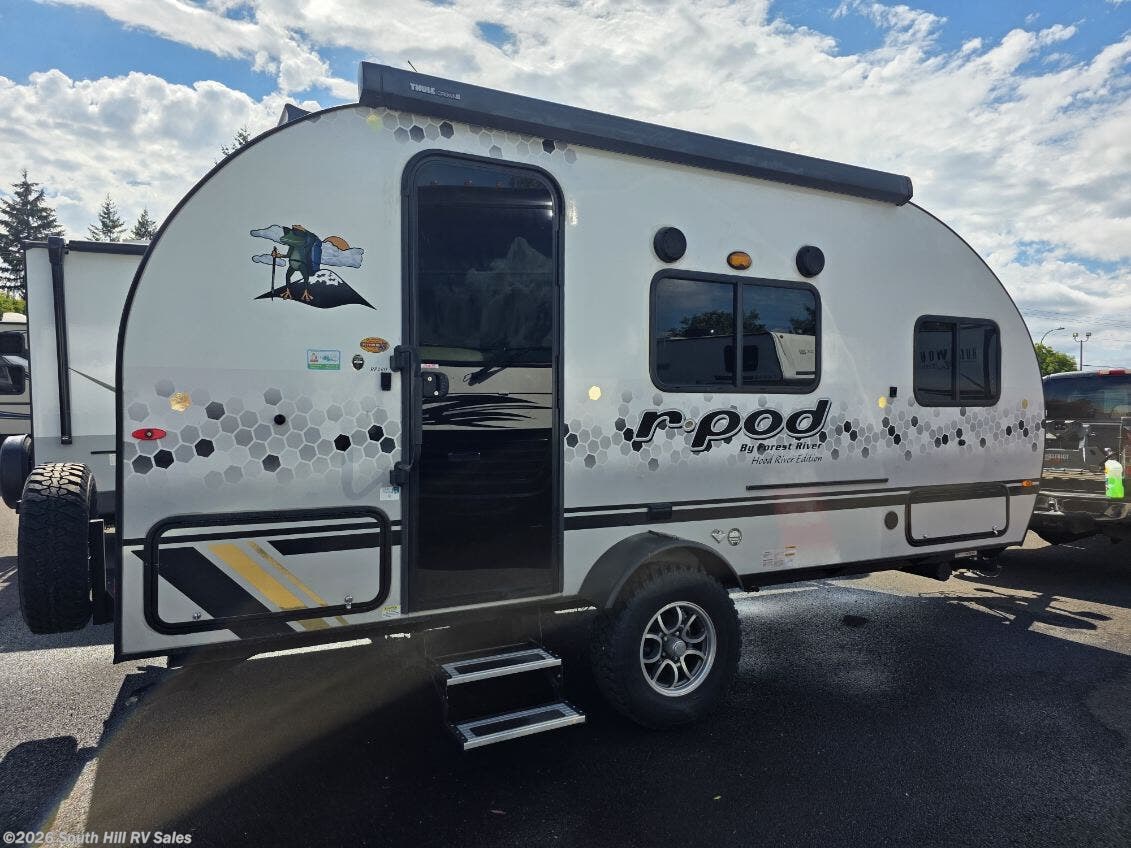 2022 Forest River R-Pod 180 Hood River edition - Used Travel Trailer For Sale by South Hill RV Sales in Yelm, Washington features Medicine Cabinet, TV, Smoke Detector, Non-Smoking Unit, Refrigerator