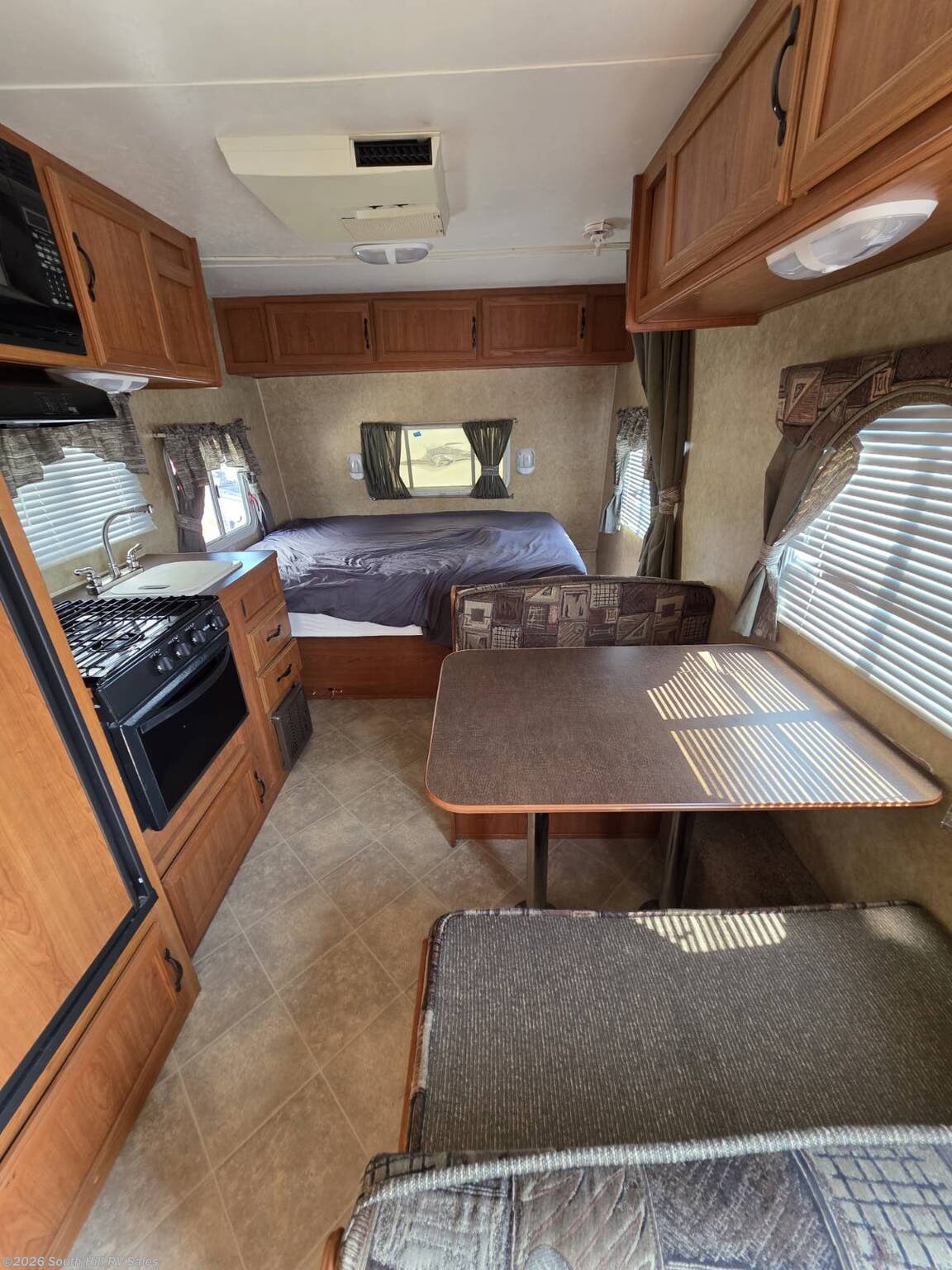 2006 Sun Valley Road Runner 18 - Used Travel Trailer For Sale by South Hill RV Sales in Yelm, Washington