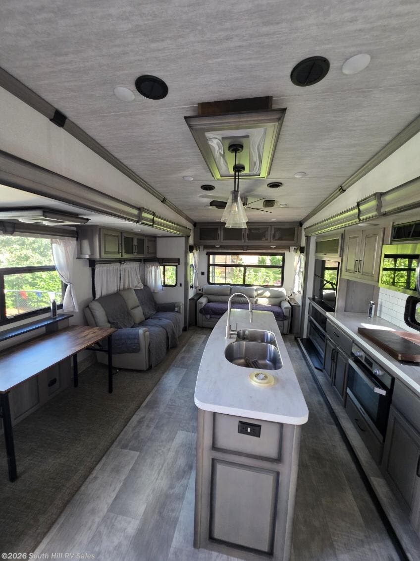 2020 Keystone Montana 3781RL - Used Travel Trailer For Sale by South Hill RV Sales in Yelm, Washington features Converter, Self Contained, Queen Bed, 50 Amp Service, Refrigerator