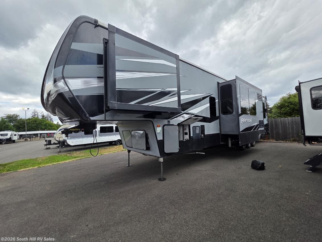 2020 Keystone Raptor 423 - Used Toy Hauler For Sale by South Hill RV Sales in Yelm, Washington features LED Lights, LP Detector, Fire Extinguisher, 50 Amp Service, Convection Microwave