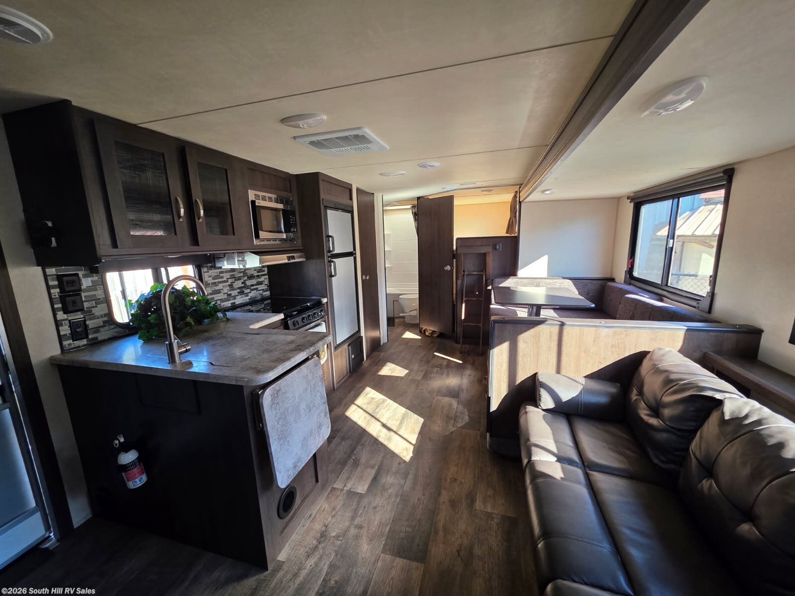 2018 Forest River Salem Cruise Lite 263BHXL - Used Travel Trailer For Sale by South Hill RV Sales in Yelm, Washington features Stove Top Burner, Smoke Detector, Self Contained, LP Detector, Shower