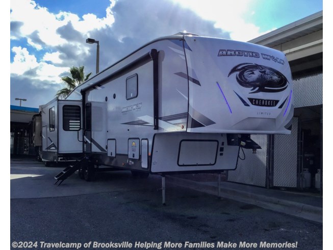 New 2022 Cherokee ARCTIC WOLF 3660SUITE available in Brooksville, Florida