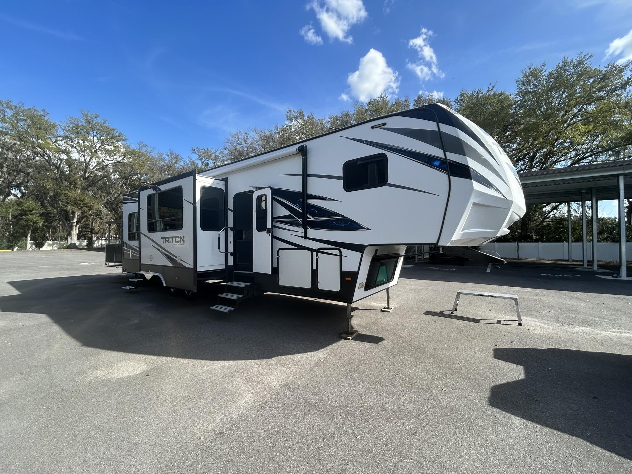2018 Voltage Triton 3551 by Dutchmen from For Sale By Owner in Ocala, Florida