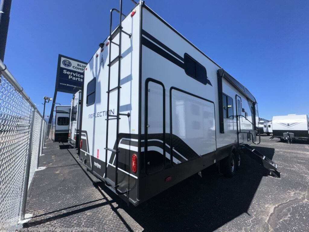 2027 Grand Design Reflection 100 Series 32BH - New Fifth Wheel For Sale by Blue Compass RV Colorado Springs in Colorado Springs, Colorado features Slideout