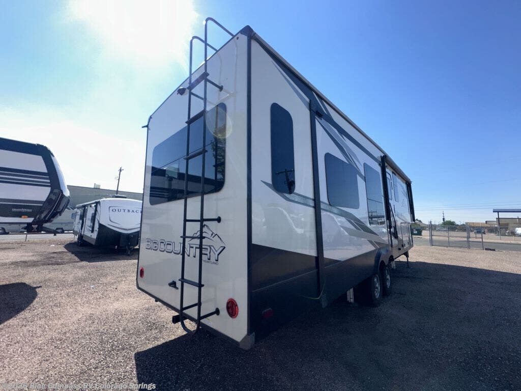 2022 Heartland Big Country 3155RLK - Used Fifth Wheel For Sale by Blue Compass RV Colorado Springs in Colorado Springs, Colorado features Slideout