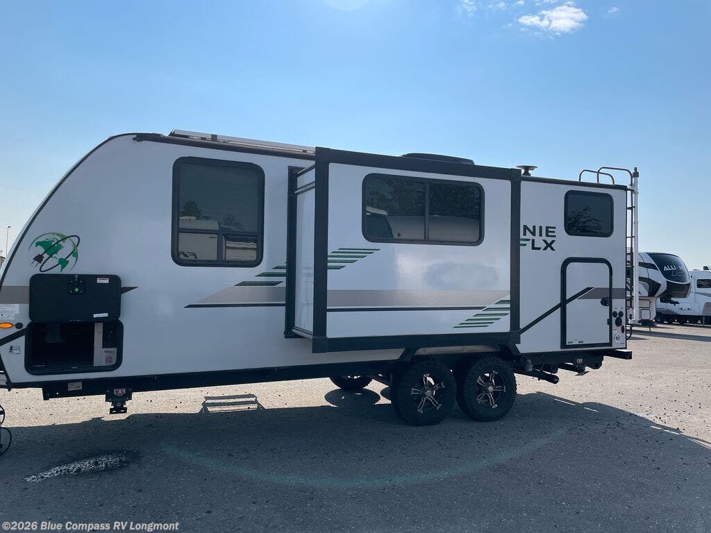2022 Winnebago Micro Minnie FLX 2306BHS - Used Travel Trailer For Sale by Blue Compass RV Longmont in Longmont, Colorado