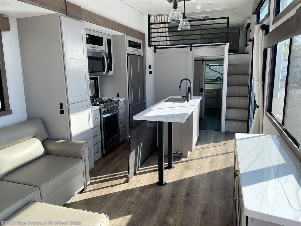 2025 Benchmark 44lft by Alliance RV from Blue Compass RV Wheat Ridge in Wheat Ridge, Colorado