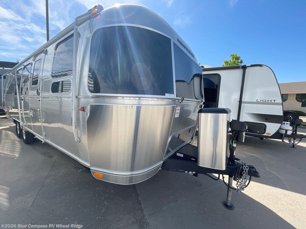 2025 Flying Cloud 30FB Bunk by Airstream from Blue Compass RV Wheat Ridge in Wheat Ridge, Colorado