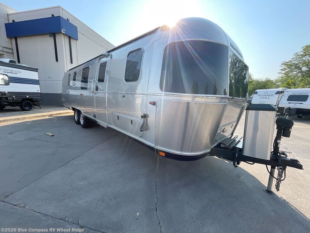 2024 Classic 33FB by Airstream from Blue Compass RV Wheat Ridge in Wheat Ridge, Colorado