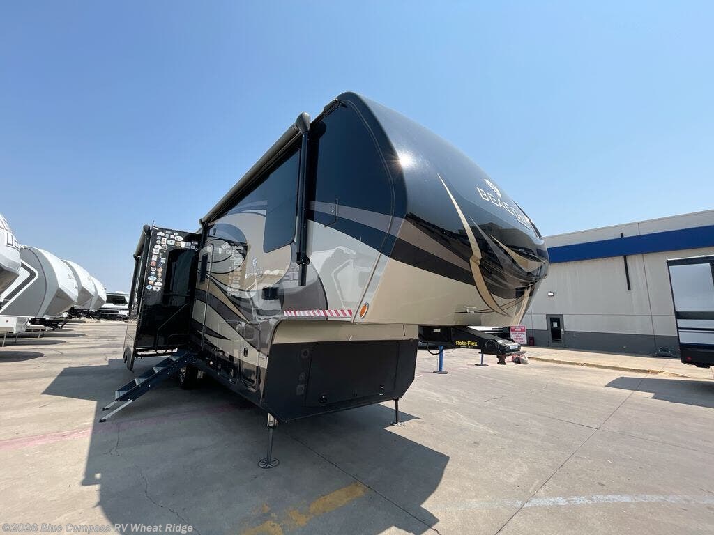 2019 Beacon 34RLB by Vanleigh from Blue Compass RV Wheat Ridge in Wheat Ridge, Colorado