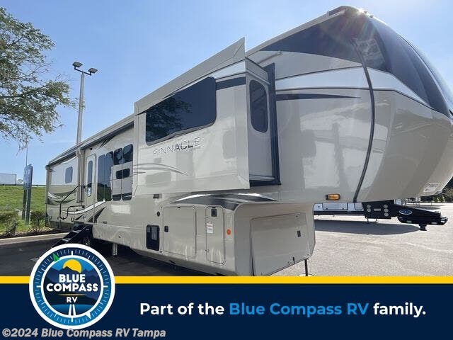 New 2023 Jayco Pinnacle 38FLGS available in Dover, Florida