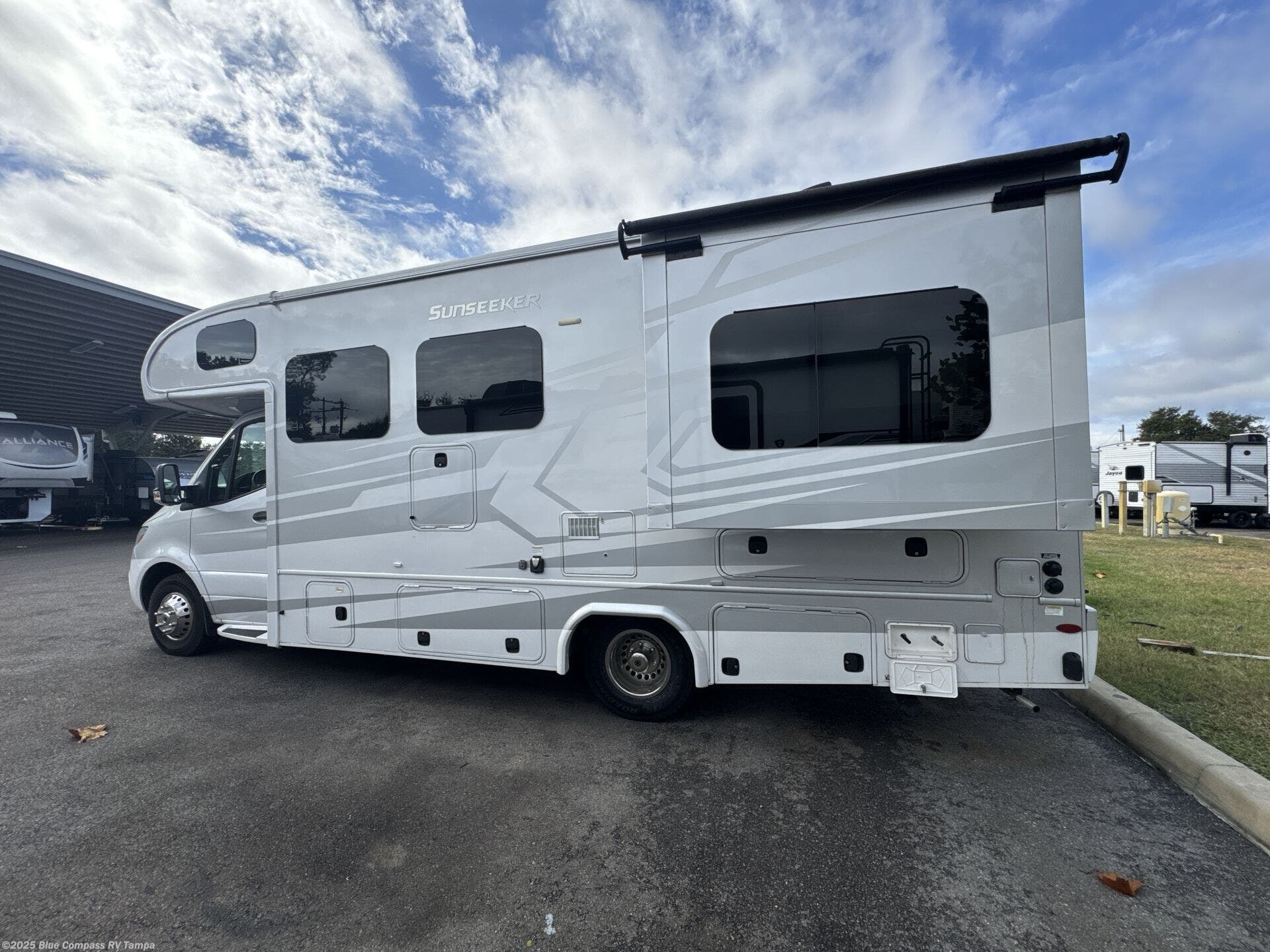 2024 Sunseeker MBS 2400 by Forest River from Blue Compass RV Tampa in Dover, Florida