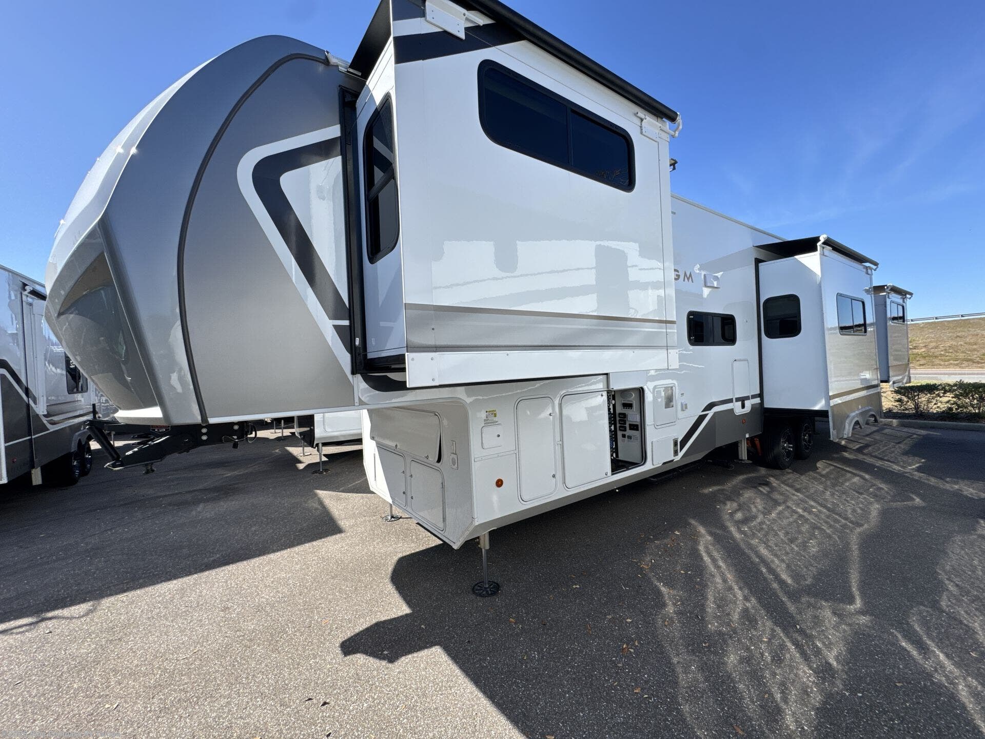 New 2026 Alliance RV Paradigm 395DS available in Dover, Florida
