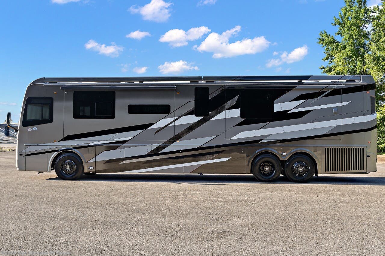 2026 Realm Presidential Series  LV7 by Foretravel from Blue Compass RV Tampa in Dover, Florida