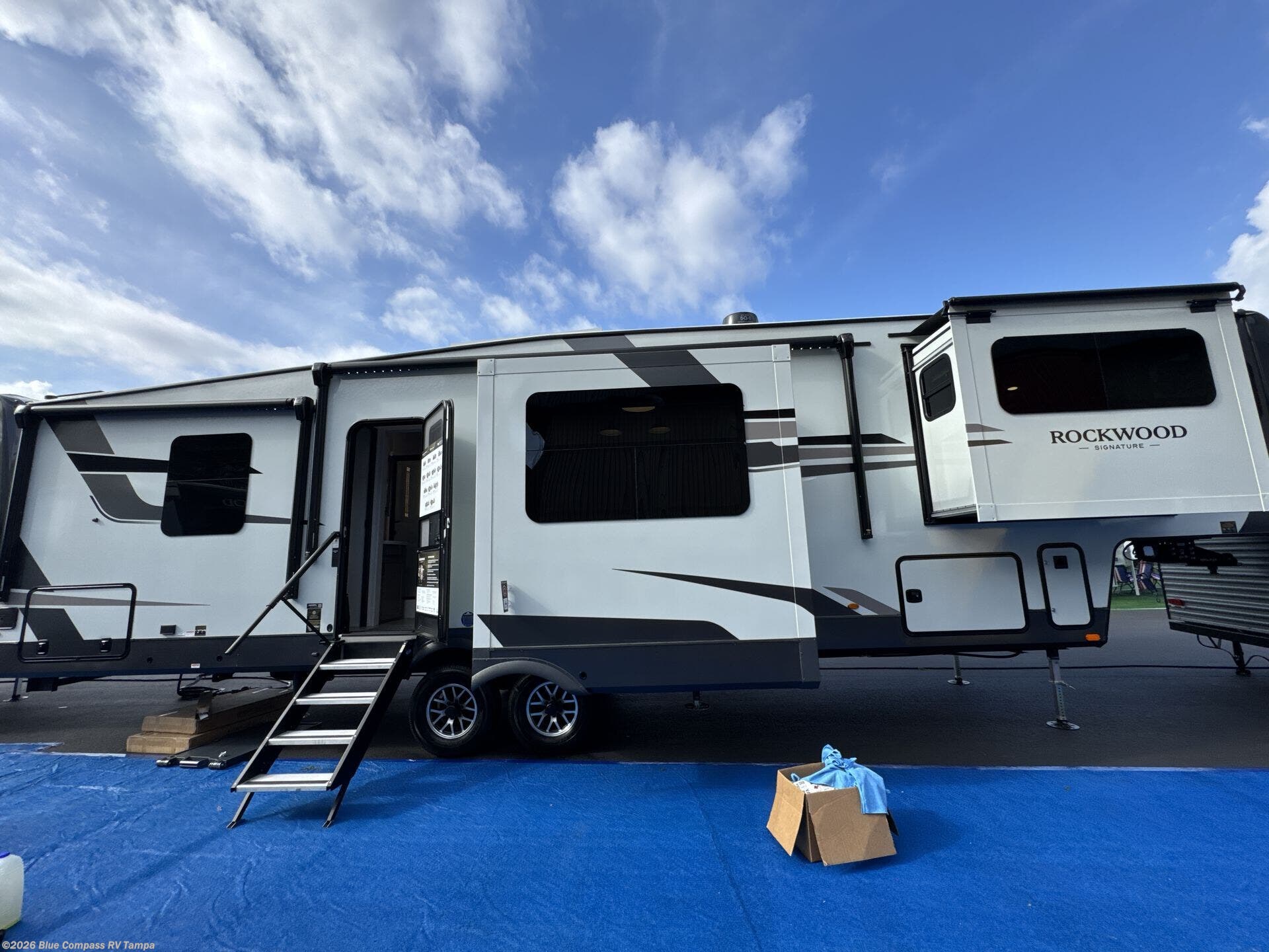 2026 Rockwood Signature 402SFL by Forest River from Blue Compass RV Tampa in Dover, Florida
