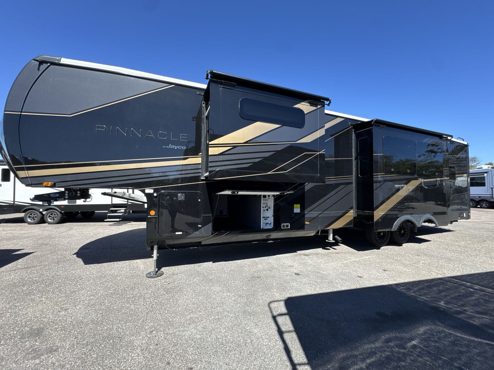 2026 Pinnacle 38FBRK by Jayco from Blue Compass RV Tampa in Dover, Florida