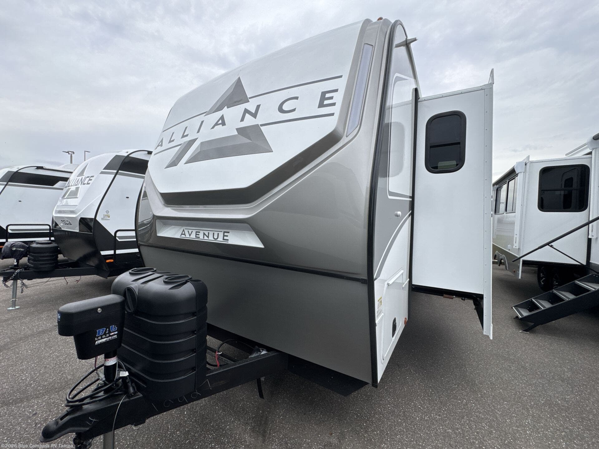 2026 Avenue 332RL by Alliance RV from Blue Compass RV Tampa in Dover, Florida