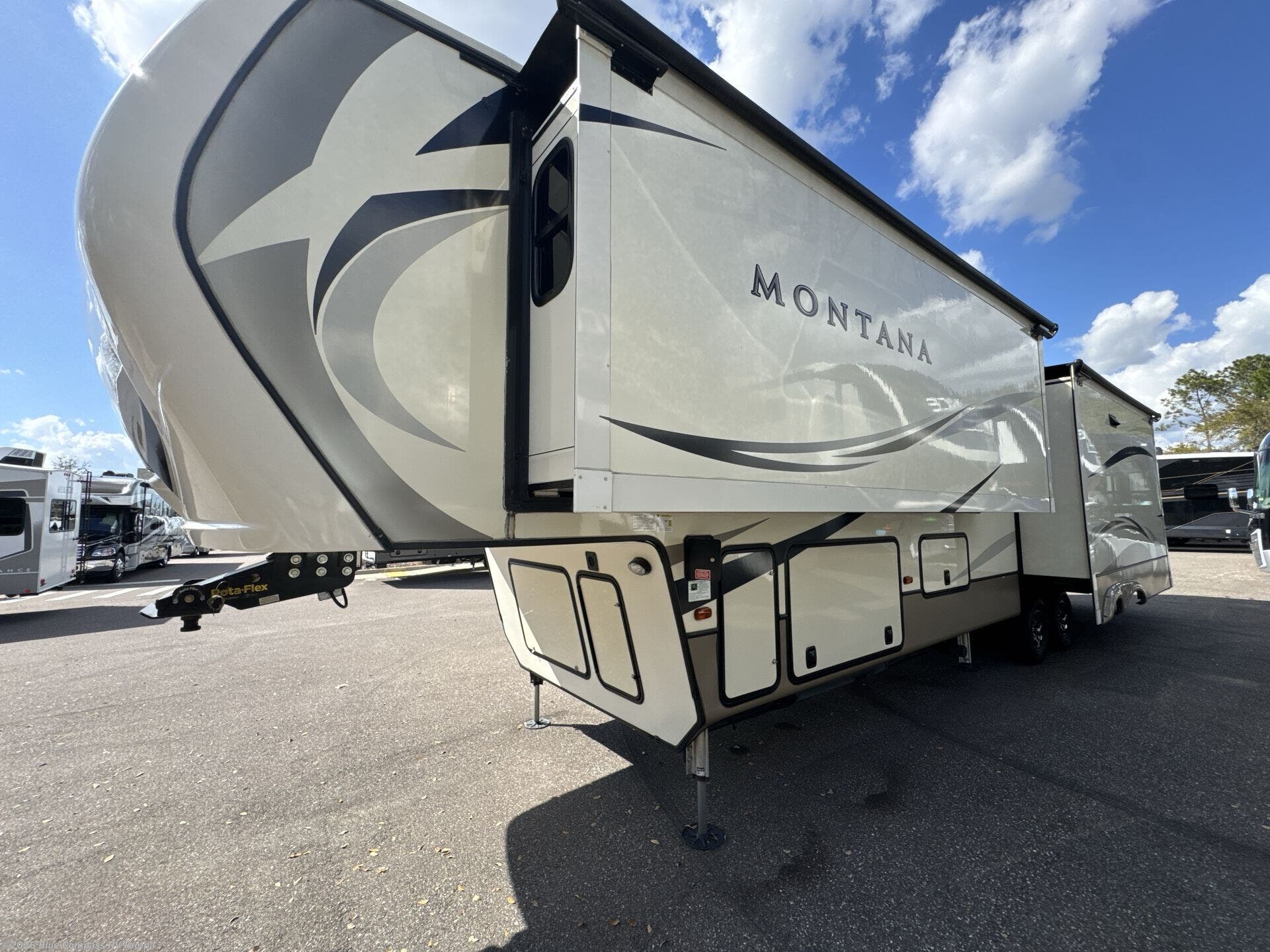 2018 Montana 3721RL by Keystone from Blue Compass RV Tampa in Dover, Florida
