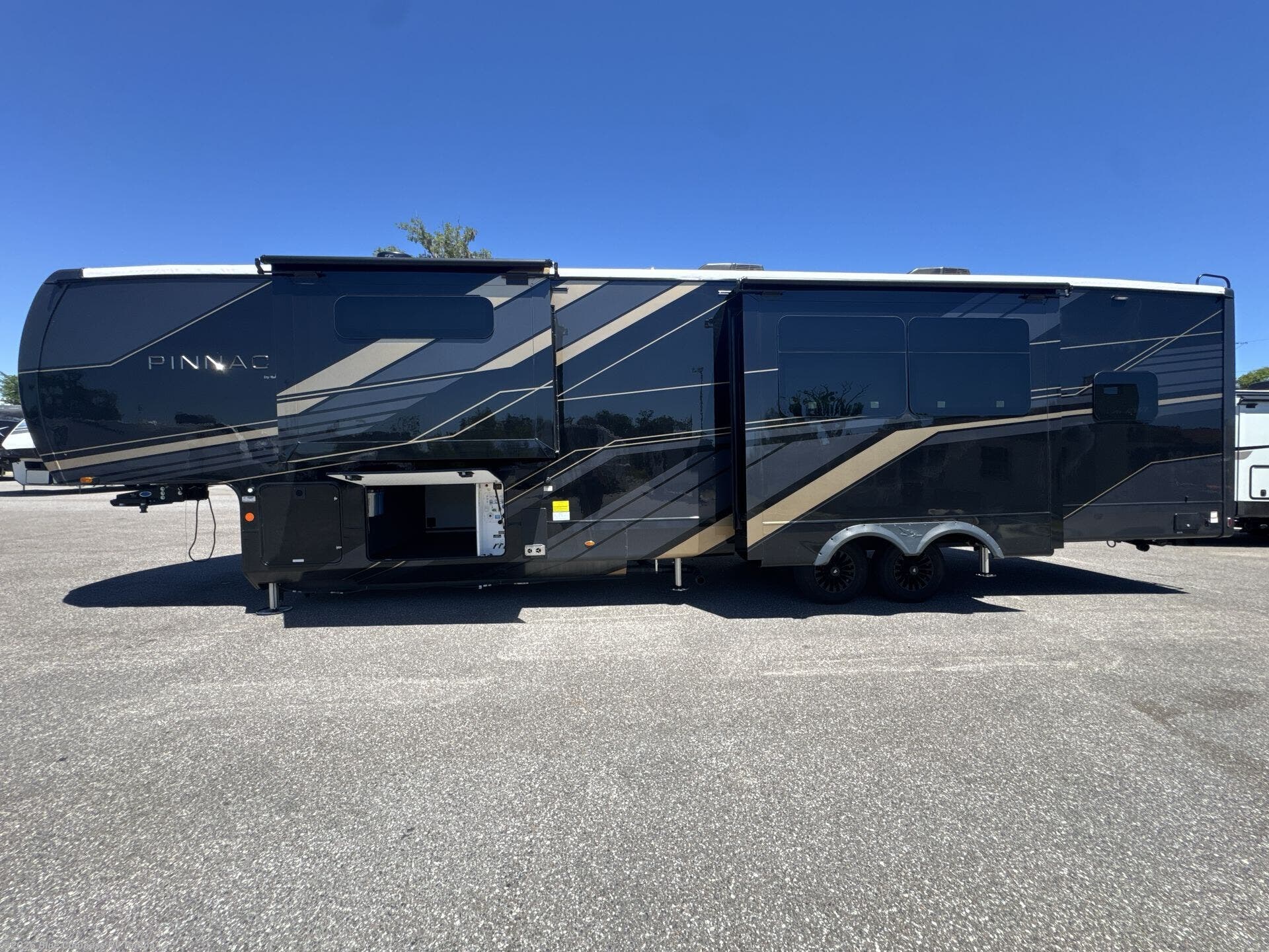 New 2026 Jayco Pinnacle 38FBRK available in Dover, Florida
