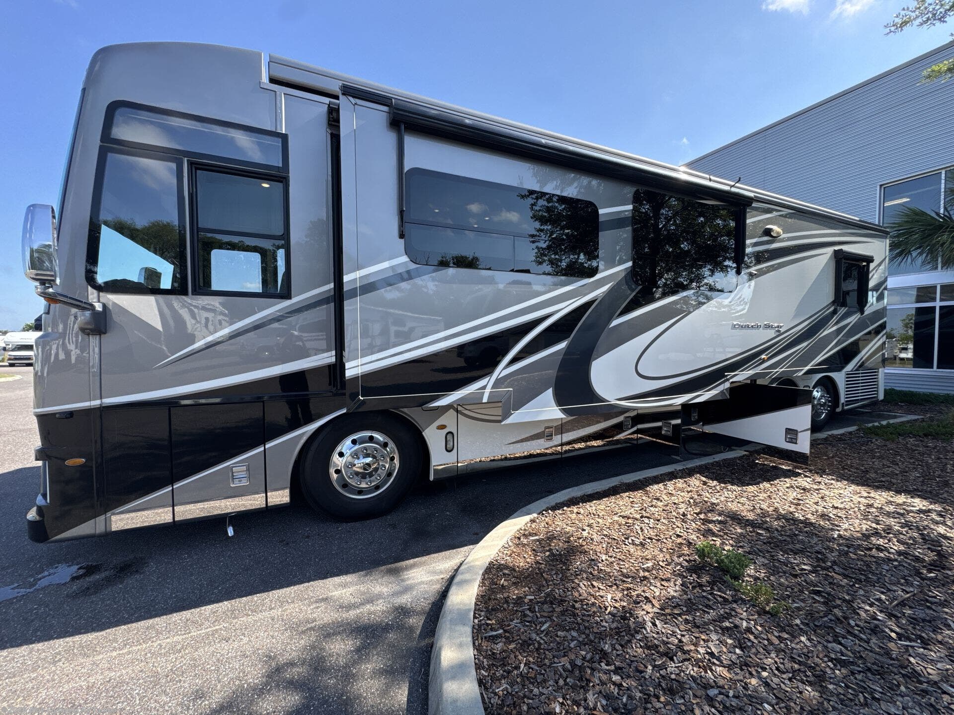 2021 Dutch Star 4081 by Newmar from Blue Compass RV Tampa in Dover, Florida