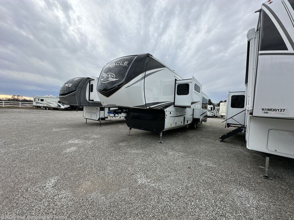 2027 Pinnacle 38FBRK by Jayco from Blue Compass RV Tampa in Dover, Florida